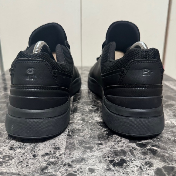 ON The Roger Advantage Mens Size 9 Shoes All Black Casual Tennis Sneakers EUC - Picture 9 of 14